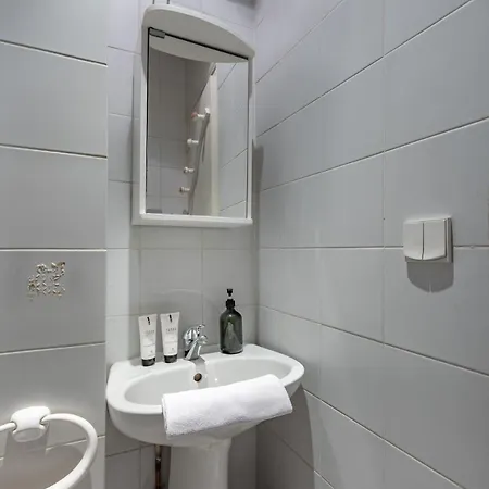 Apartment Cosy Well Located In Center *