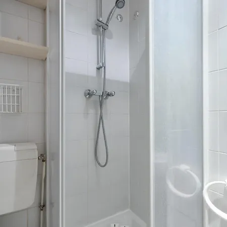 Cosy Well Located In Center *